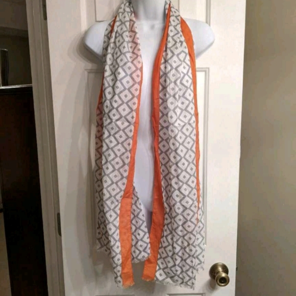 2 Chic grey & orange lightweight scarf - Picture 4 of 5